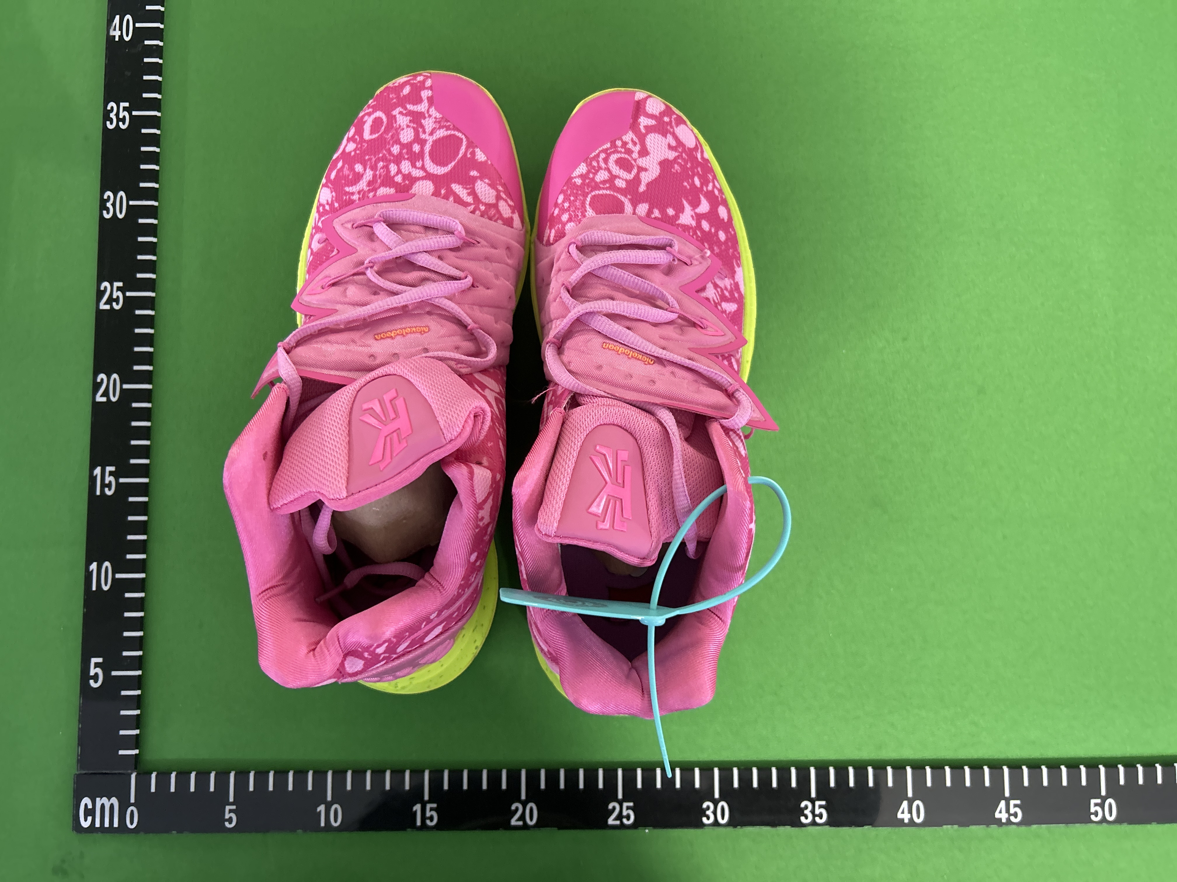KYRIE 5 SPONGEBOB SQUAREPANTS