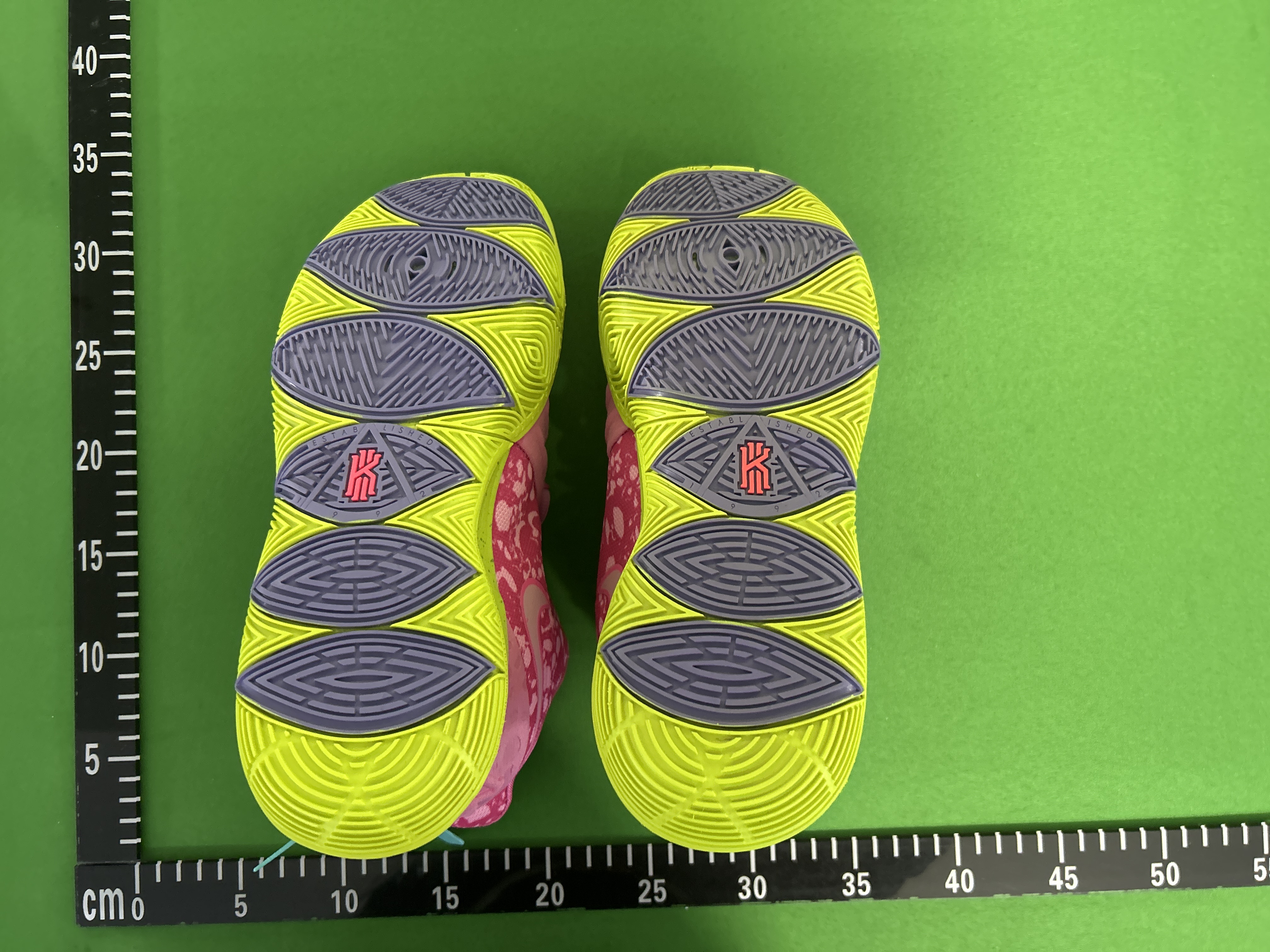 KYRIE 5 SPONGEBOB SQUAREPANTS